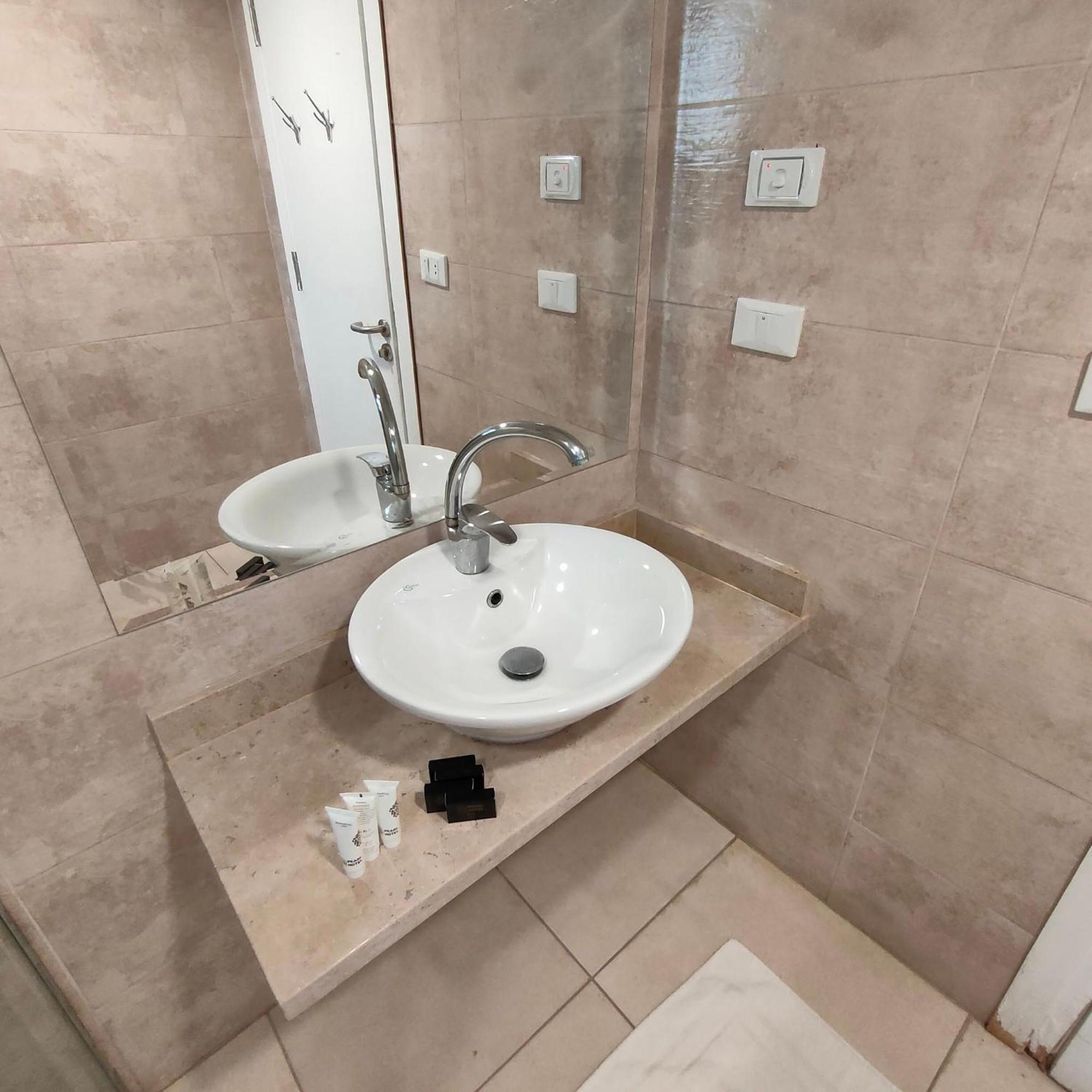 Pearl Hotel, Maadi